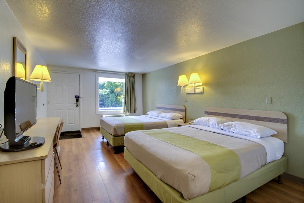 Rodeway Inn Windsor Mill Dış mekan fotoğraf