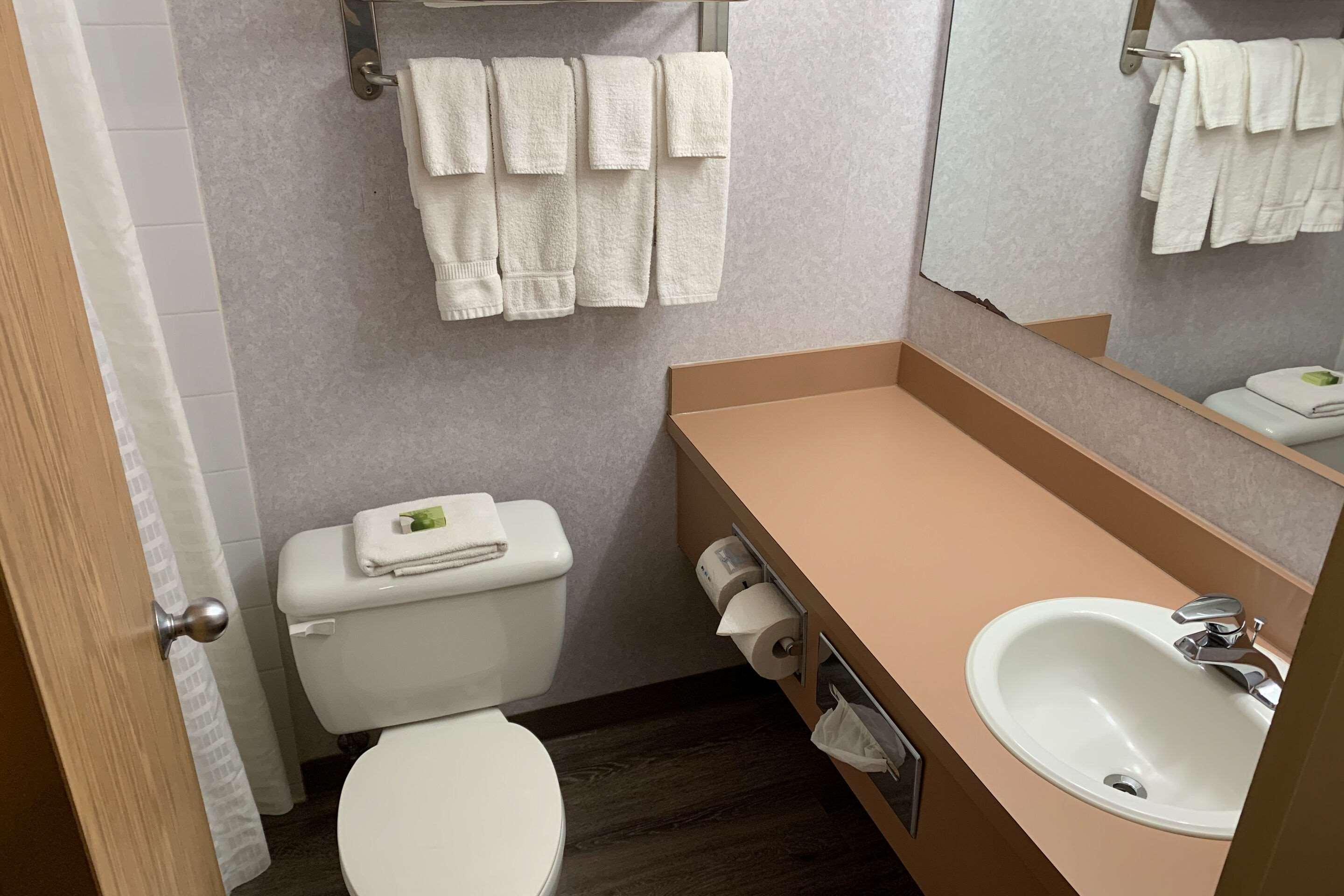 Rodeway Inn Windsor Mill Dış mekan fotoğraf