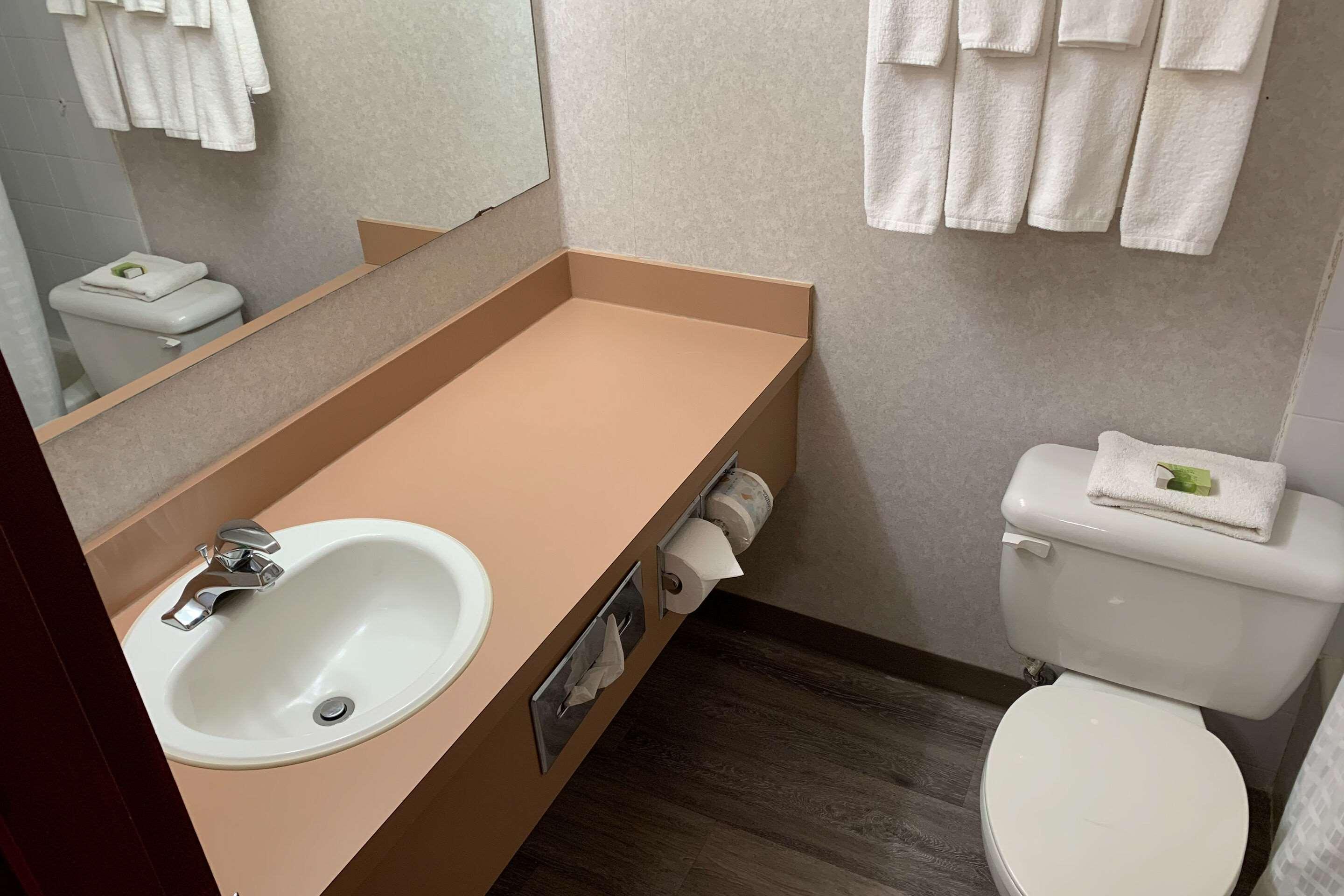 Rodeway Inn Windsor Mill Dış mekan fotoğraf
