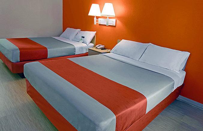 Rodeway Inn Windsor Mill Dış mekan fotoğraf