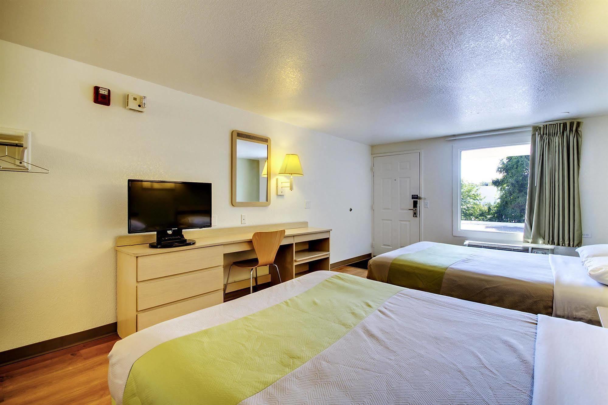 Rodeway Inn Windsor Mill Dış mekan fotoğraf