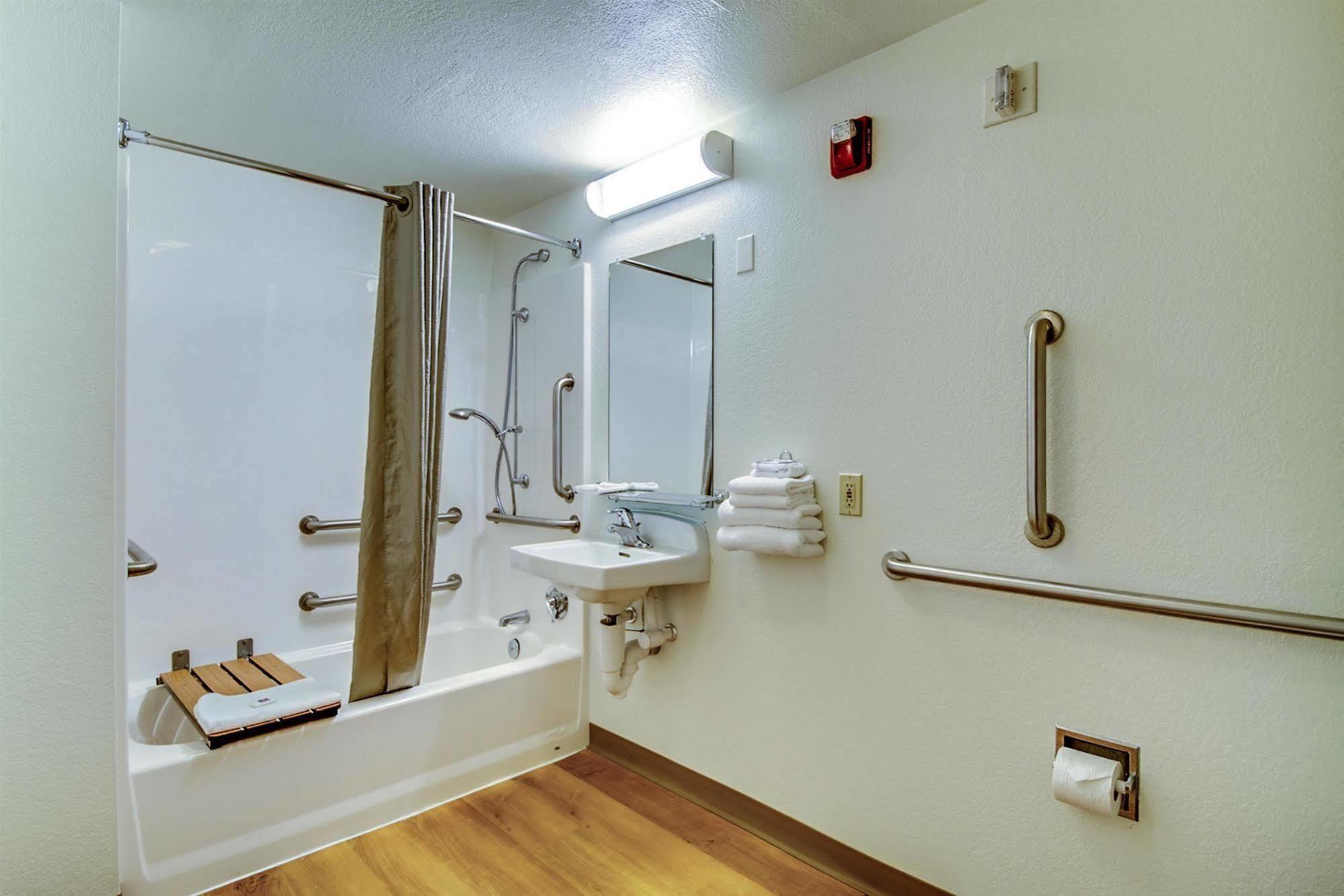 Rodeway Inn Windsor Mill Dış mekan fotoğraf