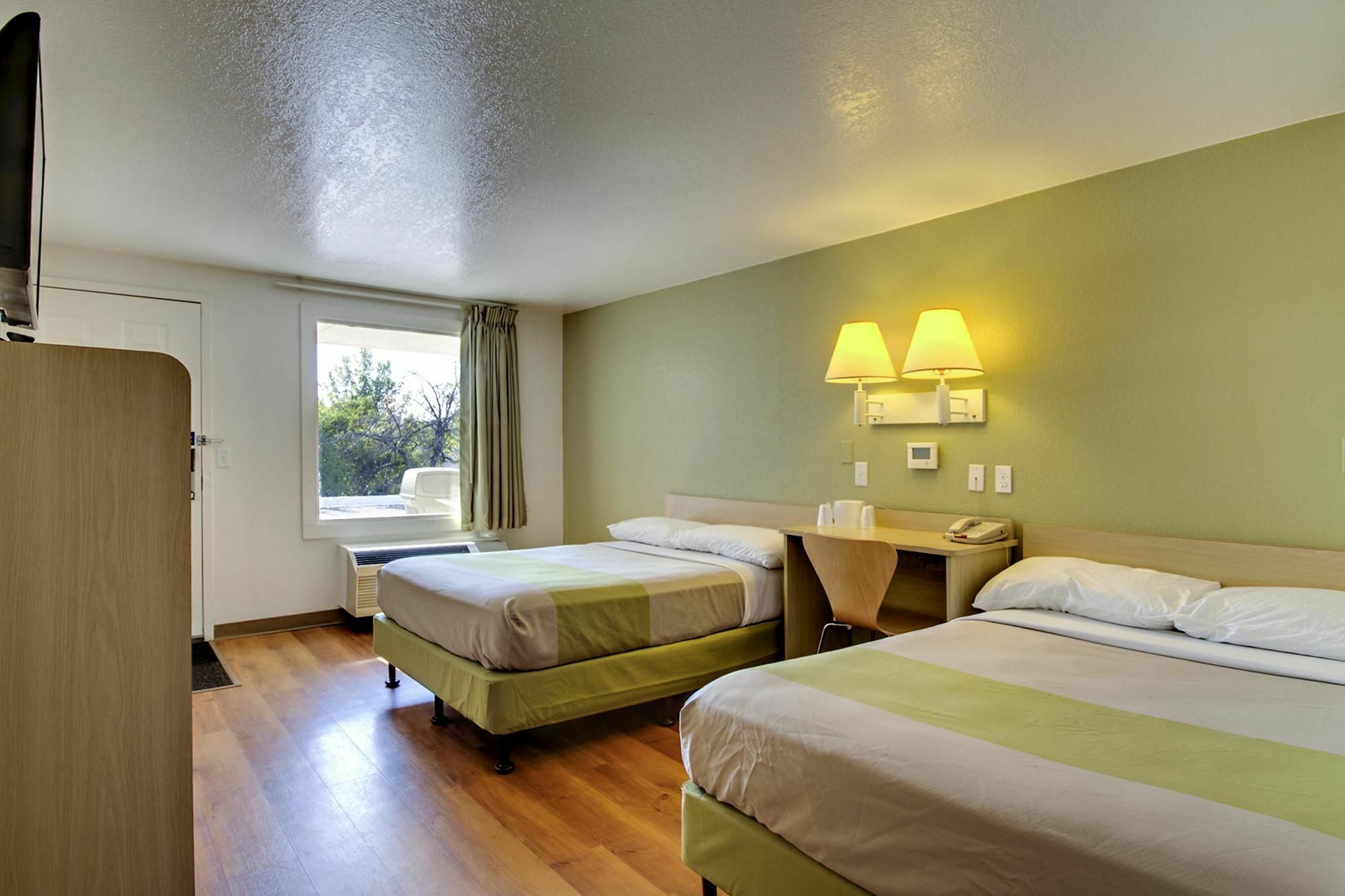 Rodeway Inn Windsor Mill Dış mekan fotoğraf